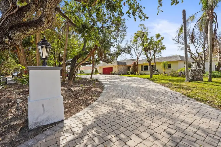 6640 PEACOCK RD — photo 2