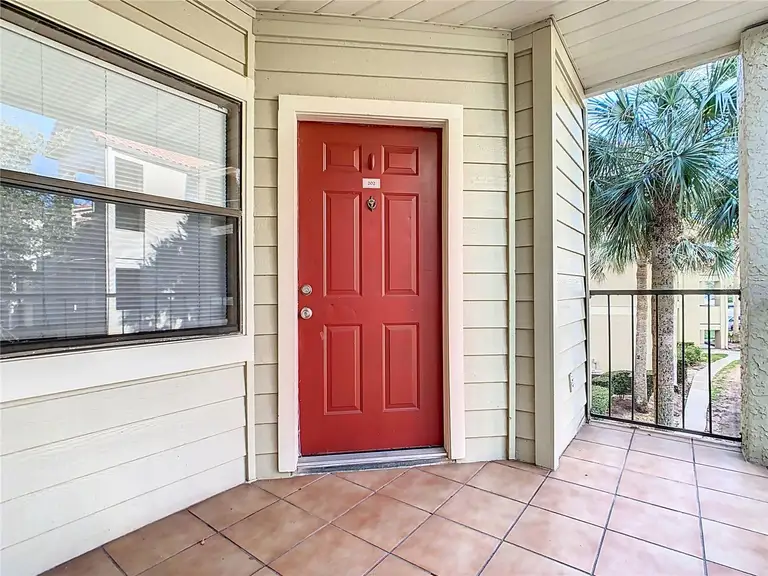 3004 PARKWAY BLVD #202 — photo 3
