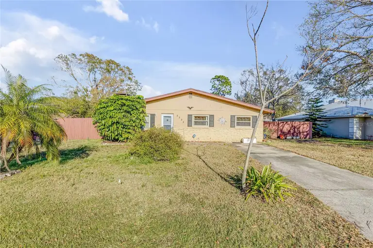 2323 QUEEN PALM DR