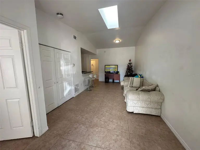 1324 EAGLE LN — photo 2