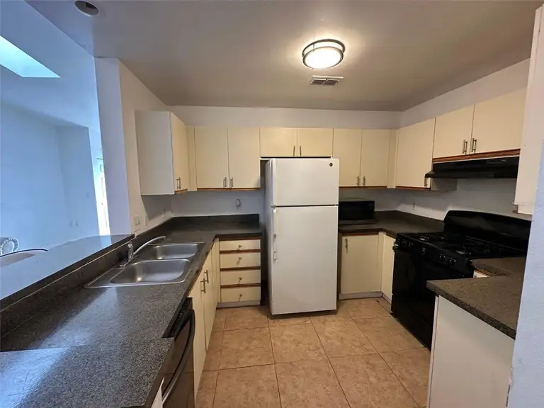 1324 EAGLE LN — photo 3