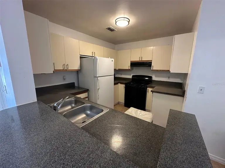 1324 EAGLE LN — photo 4