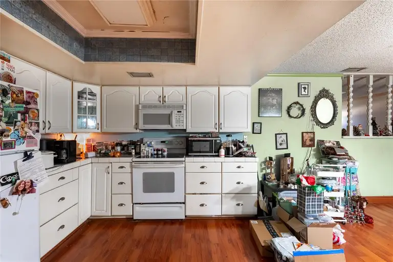 1221 FOREST CIR — photo 4