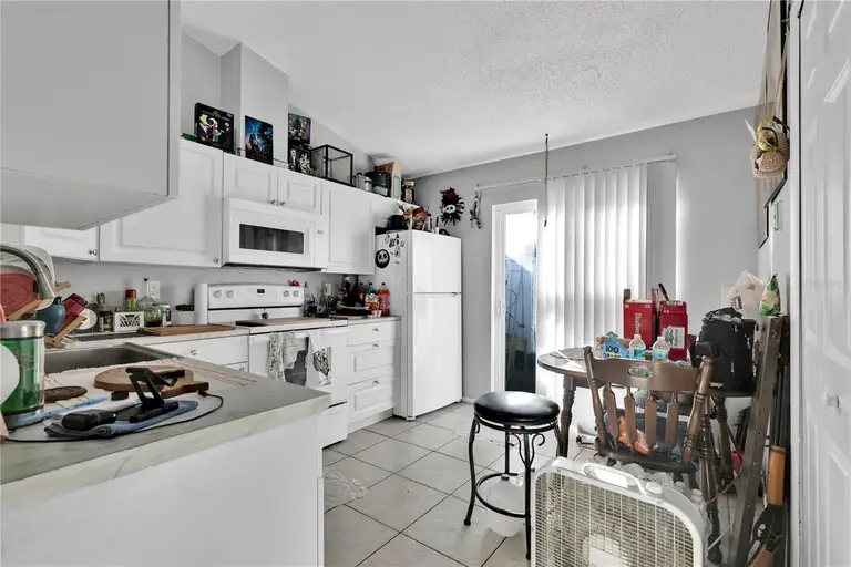 2804 CORAL REEF DR — photo 4