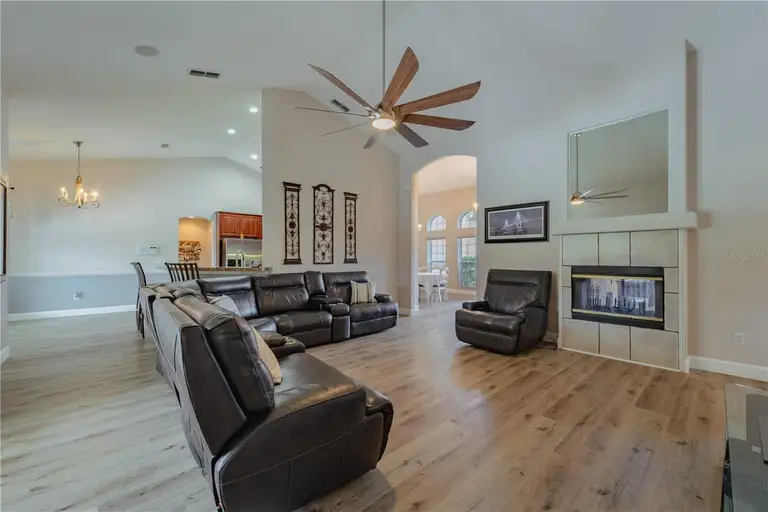 1120 CALDWELL AVE — photo 5