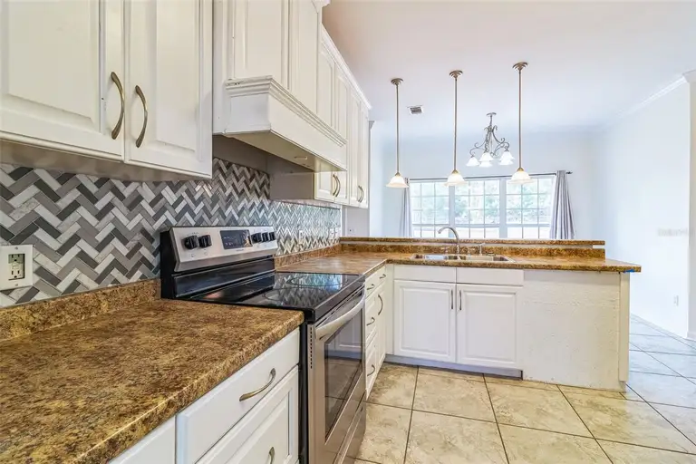 3021 BUTTERCUP LN — photo 5