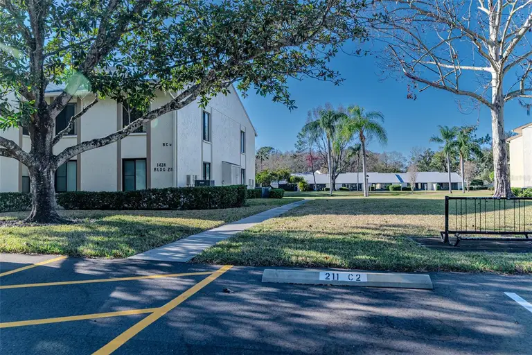 1424 PINE GLEN LN #B2 — photo 2