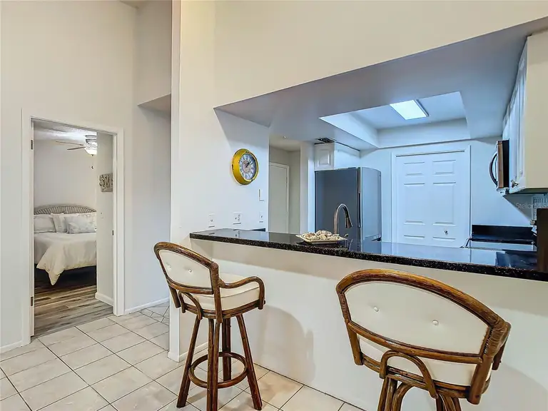2606 OAK CIR — photo 3