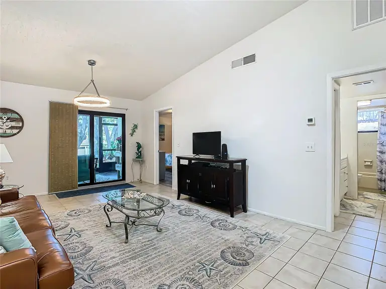 2606 OAK CIR — photo 5