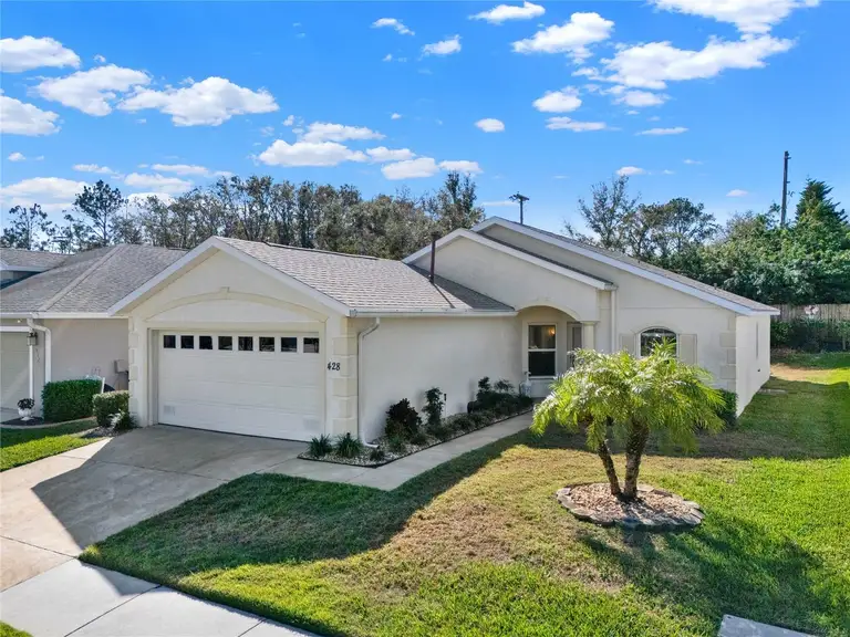 428 LAKE SUZANNE DR