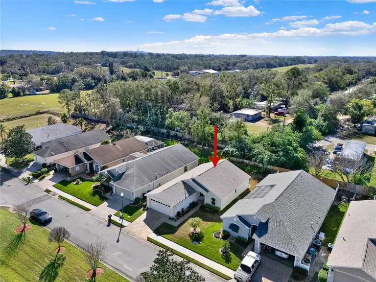 428 LAKE SUZANNE DR — photo 2