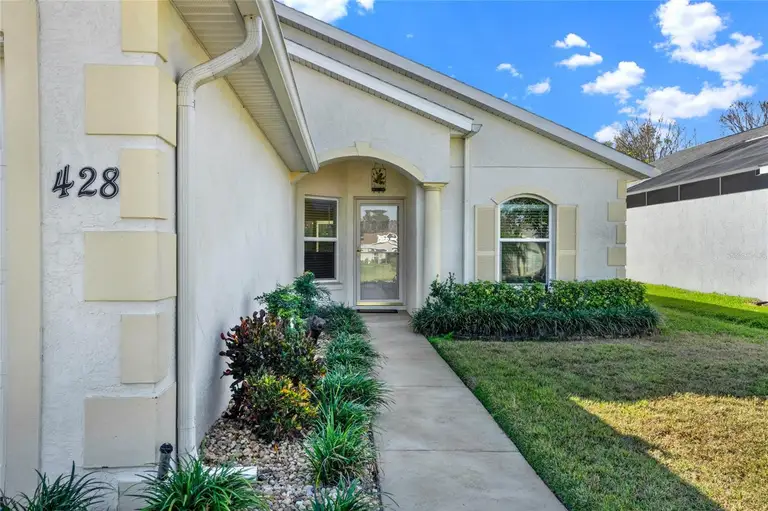 428 LAKE SUZANNE DR — photo 3