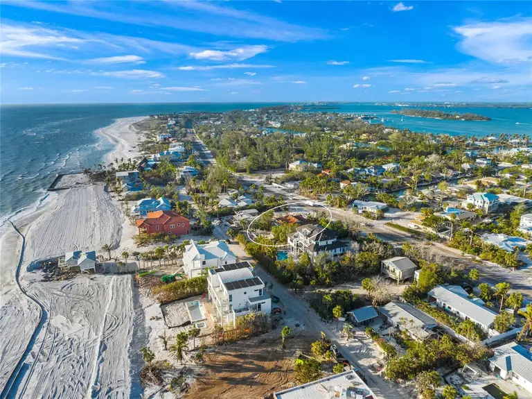 6537 GULF OF MEXICO DR — photo 3
