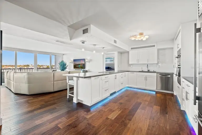 500 TREASURE ISLAND CSWY #308