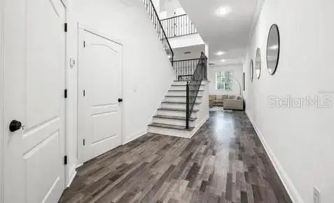 1118 S MOODY AVE — photo 4