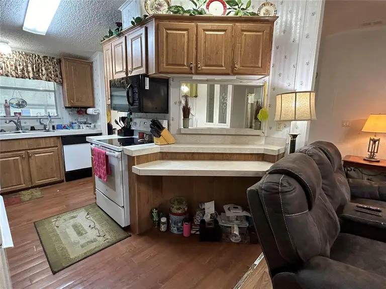 98 ROSALIE OAKS BLVD — photo 5