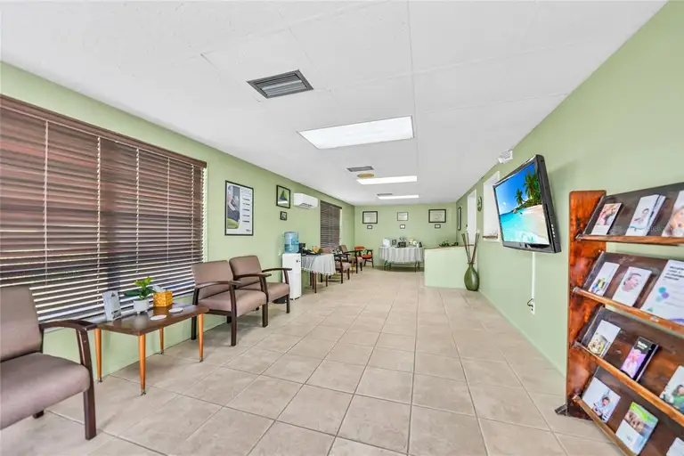 303 E GIBSON ST — photo 4