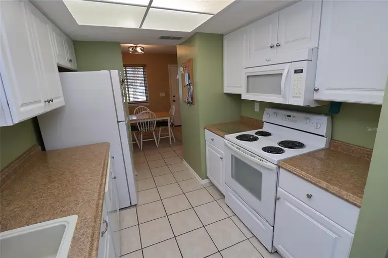 1104 SOUTHAMPTON DR #3 — photo 2