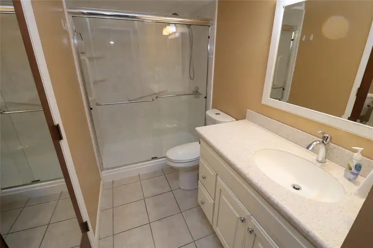 1104 SOUTHAMPTON DR #3 — photo 3
