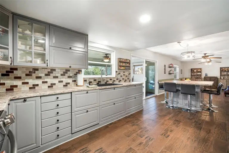 1904 PEPPERWOOD PL — photo 3