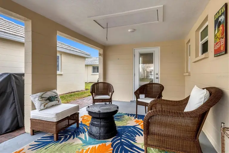 6140 MIDNIGHT PASS RD #B6 — photo 4