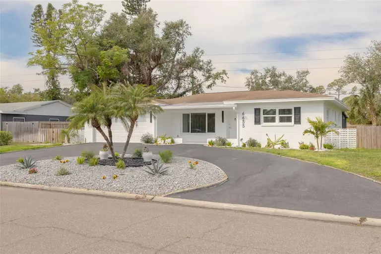 6655 COLONY DR S — photo 3