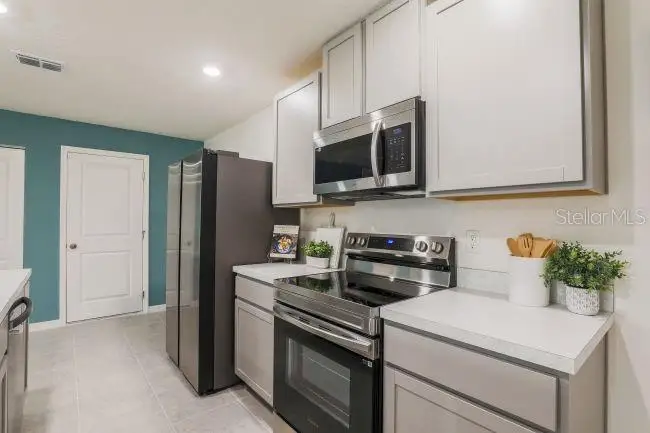 560 NEWTON RD — photo 3