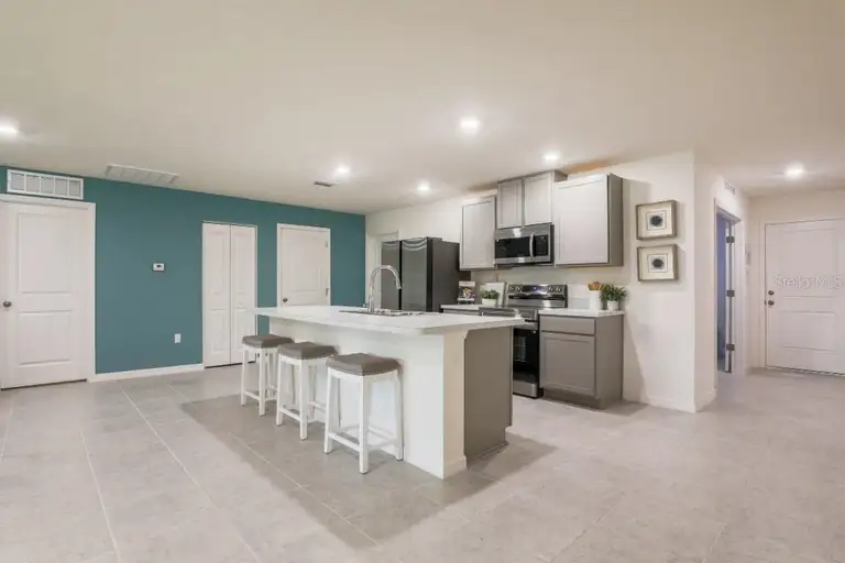 560 NEWTON RD — photo 4