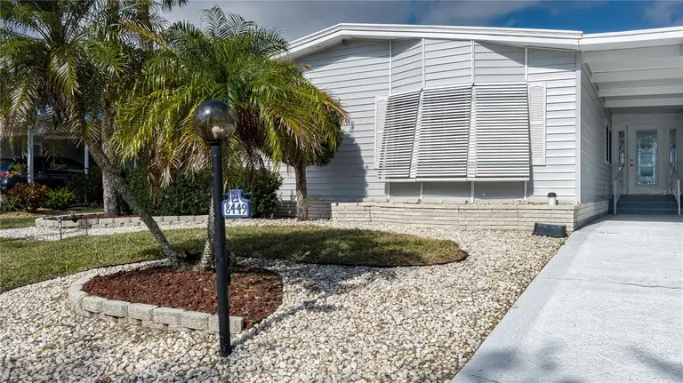 8449 IMPERIAL CIR — photo 2