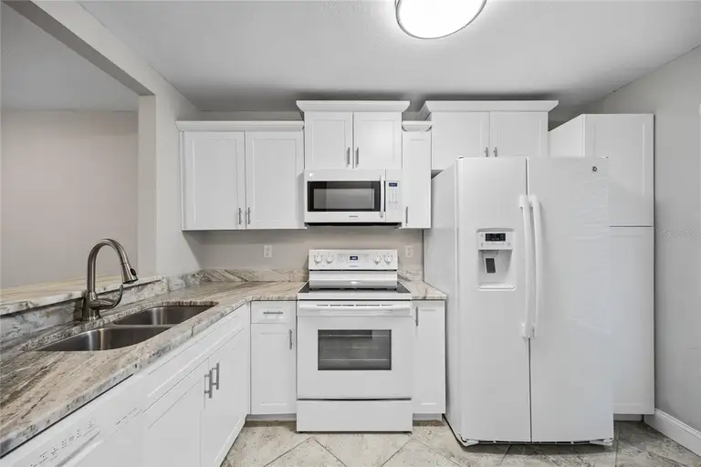2914 WESTMORELAND CT — photo 4