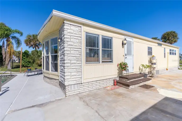 8243 PINETREE LN — photo 2