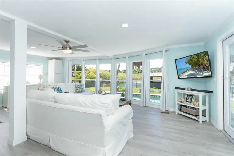 8243 PINETREE LN — photo 3