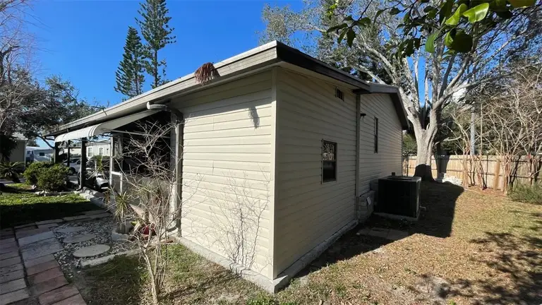 3706 WINWARD LAKES DR — photo 2