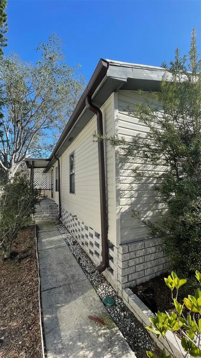 3706 WINWARD LAKES DR — photo 4
