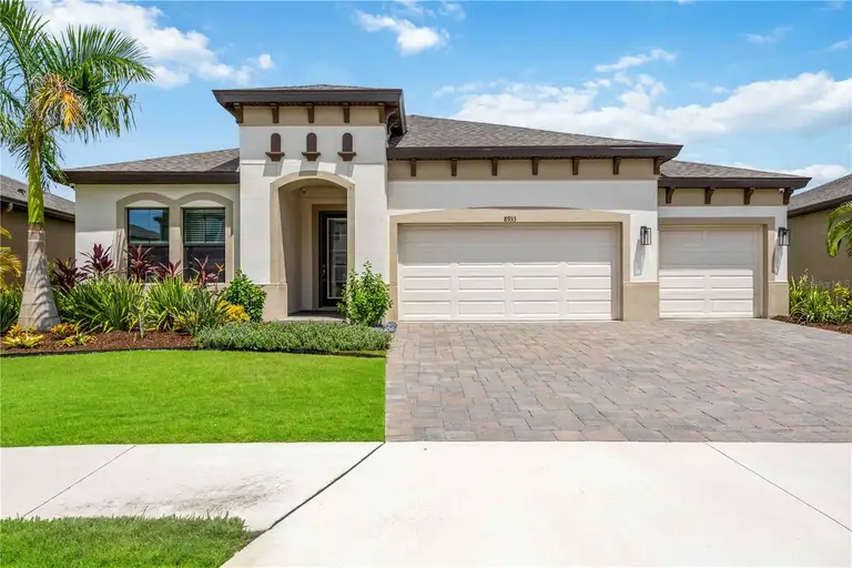 8933 ISABELLA CIR