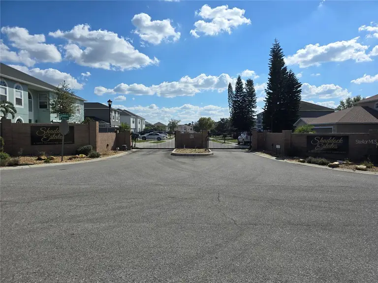 105 SHADDOCK DR — photo 3