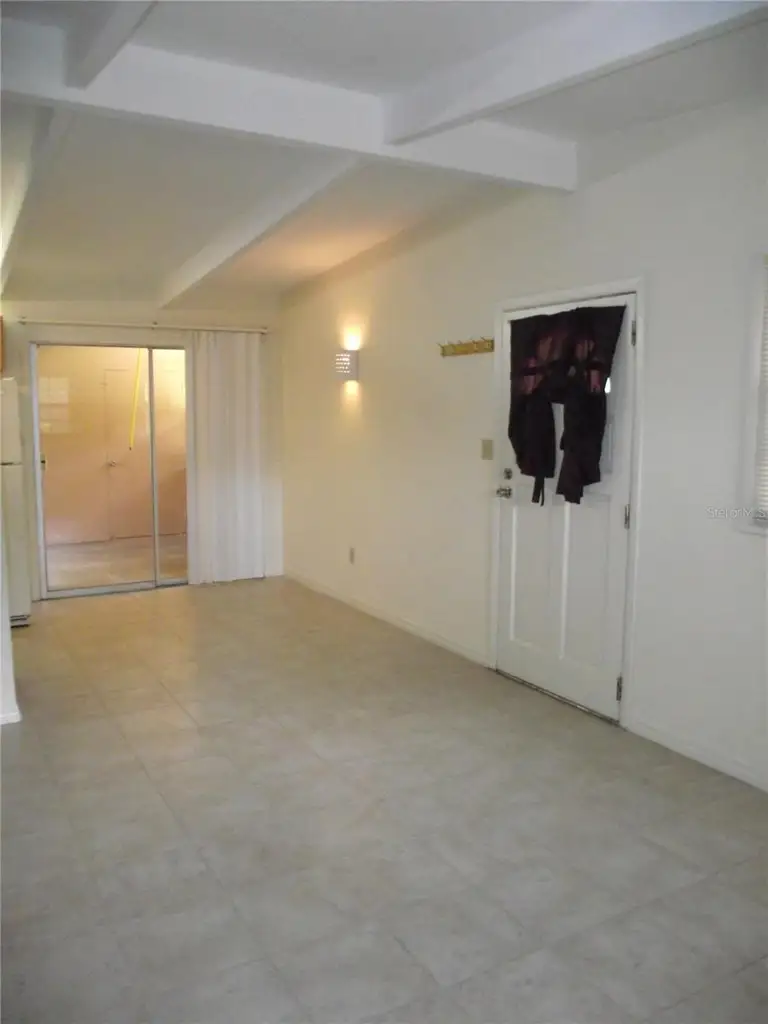 3003 NE 11 TER — photo 3