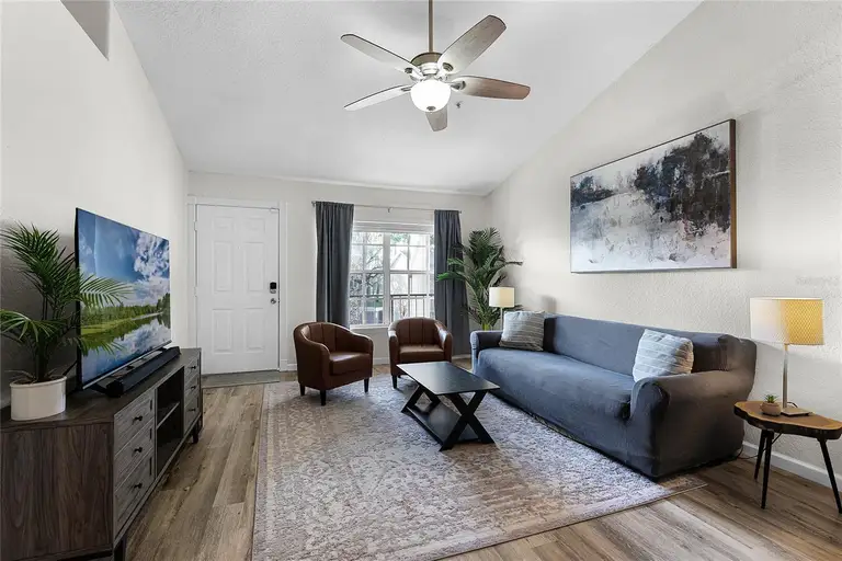 109 RESERVE CIR #209 — photo 3