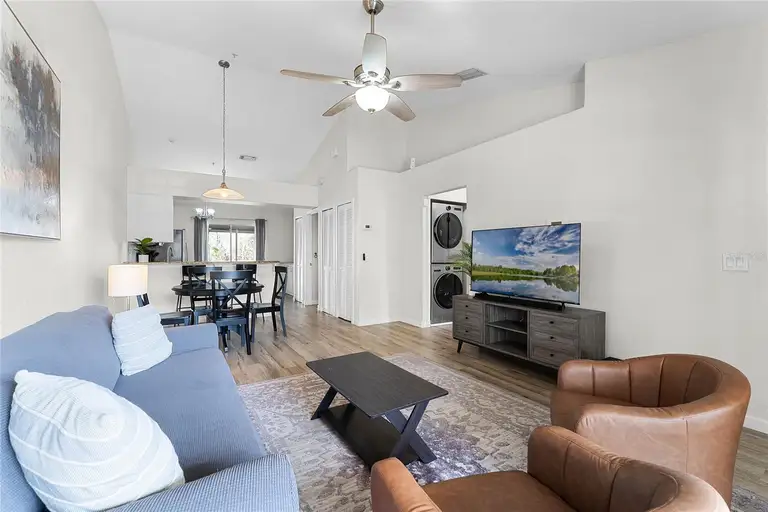 109 RESERVE CIR #209 — photo 4