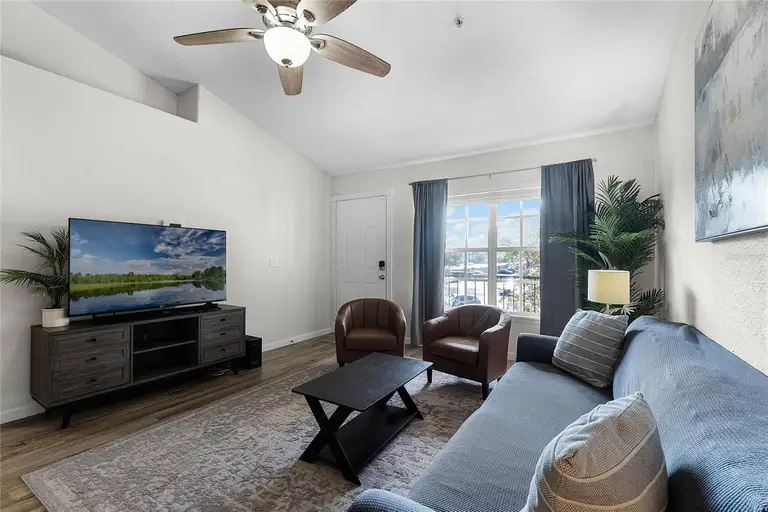 109 RESERVE CIR #209 — photo 5