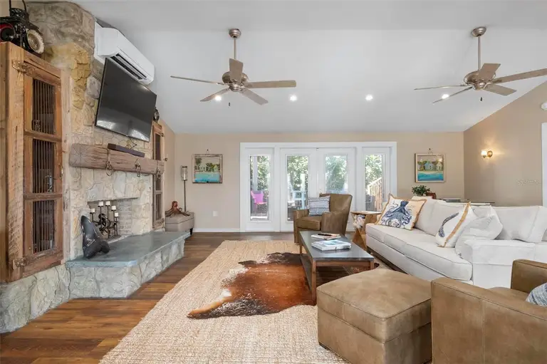 397 FLAMINGO DR — photo 2
