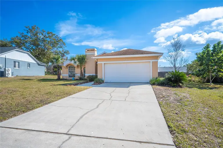 736 HUNT DR — photo 3
