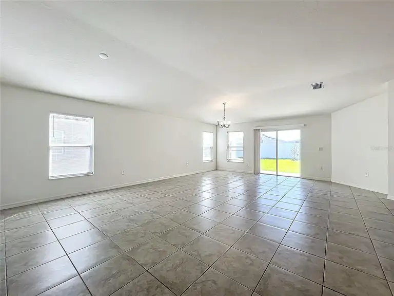 1028 MATTIE POINTE WAY — photo 2