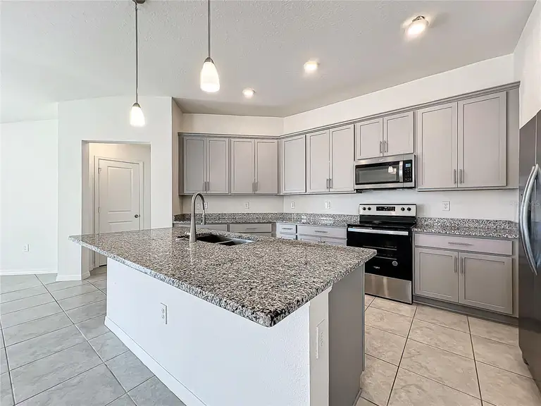 1028 MATTIE POINTE WAY — photo 4