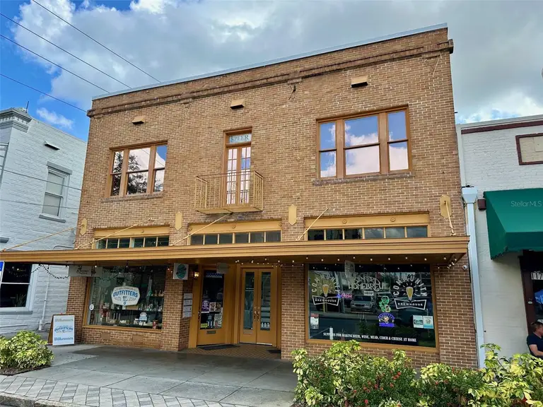 111 MAGNOLIA AVE