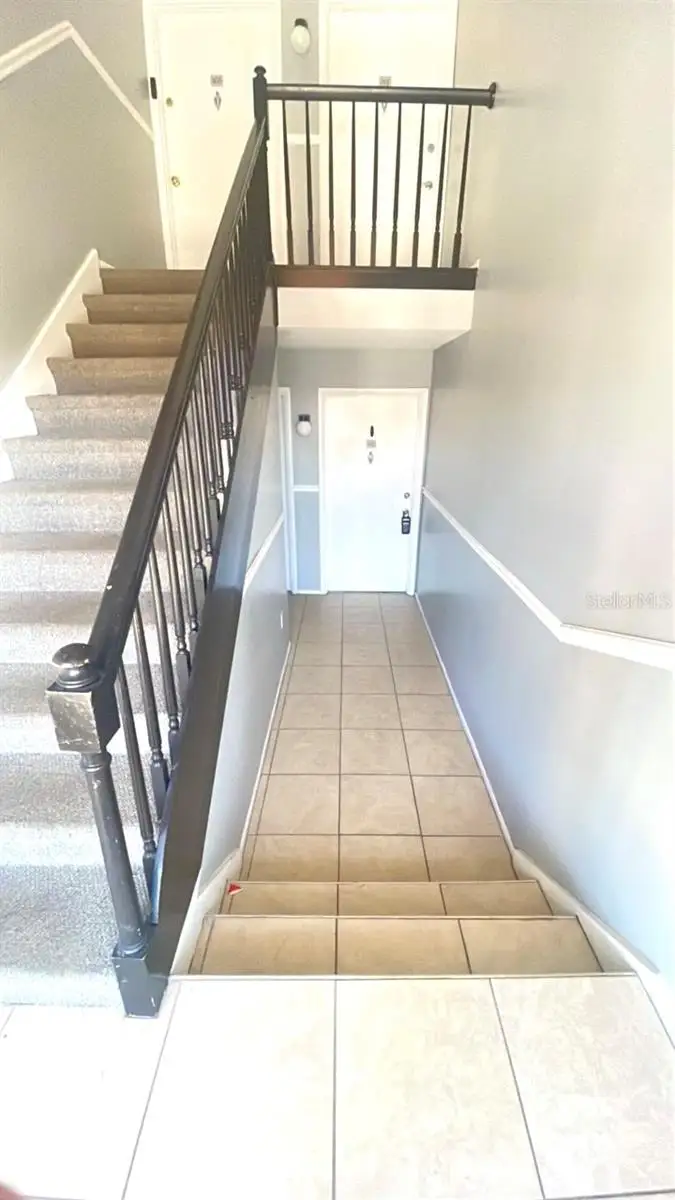 424 BANYON TREE CIR #102 — photo 2