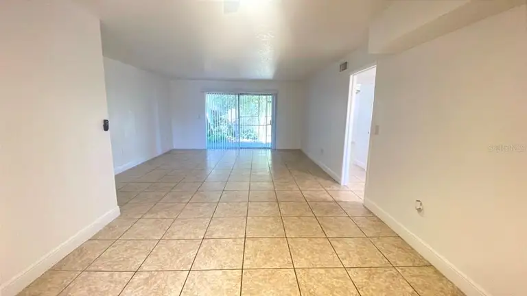 424 BANYON TREE CIR #102 — photo 3