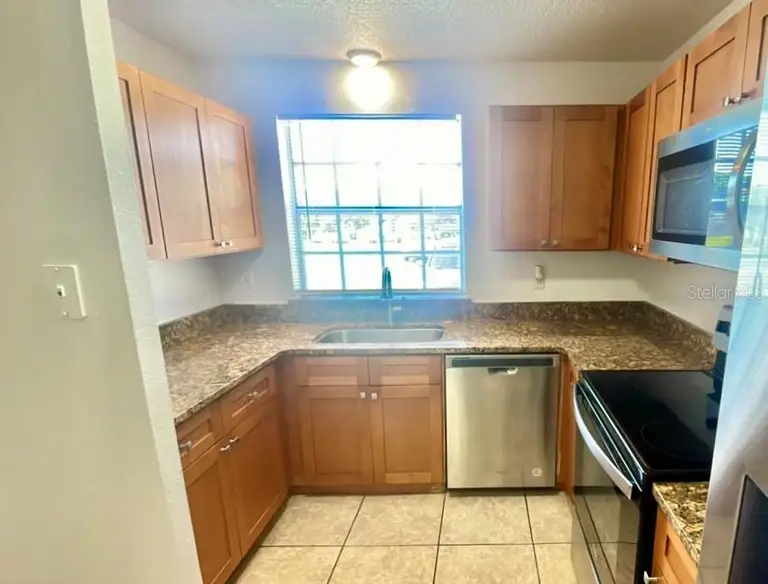 424 BANYON TREE CIR #102 — photo 5