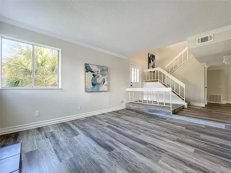 1040 WAVERLY DR — photo 3
