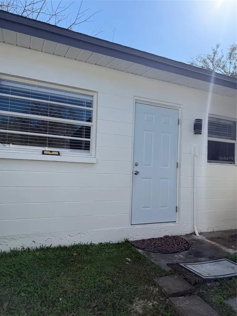 705 W RIVER HEIGHTS AVE — photo 2